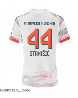 Billige Fotballdrakt Bayern Munich Josip Stanisic #44 Replika Bortedrakt Dame 2025-26 Kortermet Billige Fotballdrakt Bayern Munich Josip Stanisic #44 Replika Bortedrakt Dame 2025-26 Kortermet